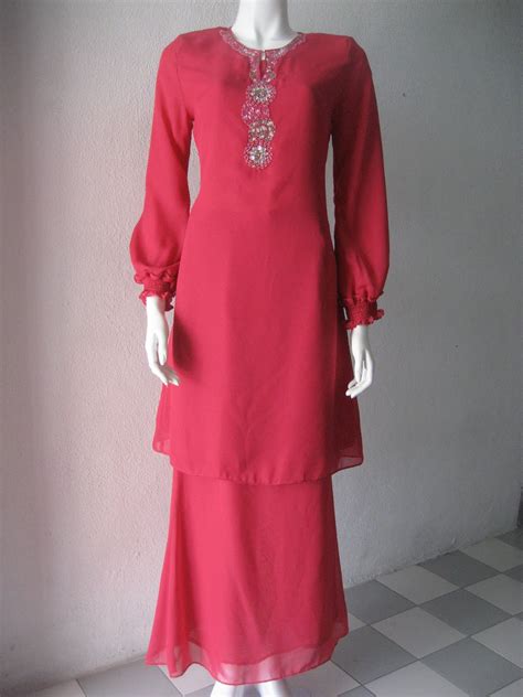 Kami menyediakan pelbagai pilihan jubah, dress, baju kurung, kain tudung & shawl yang elegance untuk gaya muslimah masa kini di butik kami dan juga online. Busana Indah Collections: Baju Kurung Moden - Koleksi Mac