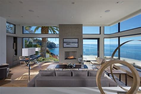 Incredible Beach House In California Brings The Ocean Indoors