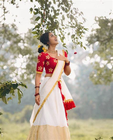 Anupama Parameshwaran In Kasavyu Half Saree By Pranaah For Onam 2021 1 Indian Photoshoot Saree