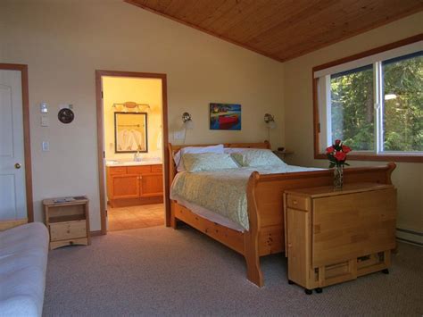 Blue Bear Bed And Breakfast Reviews And Photos Tofino British