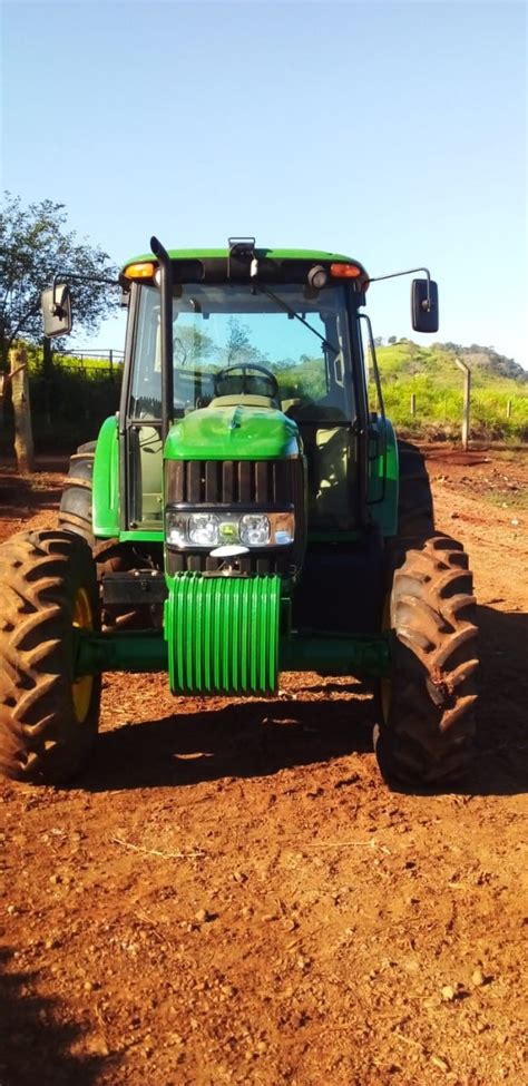 Coamo Máquinas Trator John Deere 6100J ano 2022