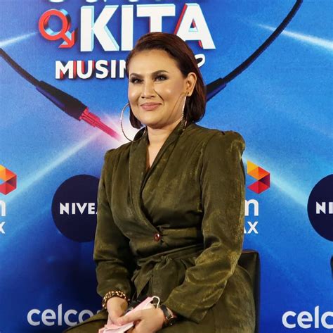 Dihoskanan oleh nabil, diikuti dengan johan, mummy mas idayu dan pak nil selaku juri! Mas Idayu Jadi Juri Cinta! Agaknya Mummy Garang Ke Tak ...