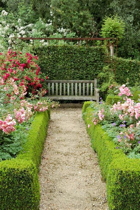 Many of the gardens are along walkways, but others are enclosed to form garden rooms. 30+ English Garden Design Ideas Turn Your Backyard into A ...