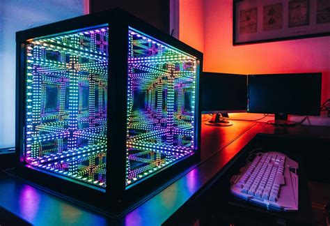 Hypercube Takes Infinity Mirrors To Another Dimension