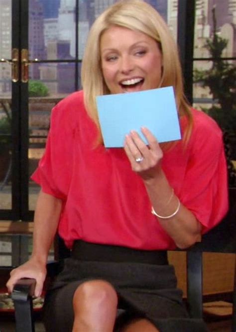 Kelly Ripa Upskirt Bobs And Vagene