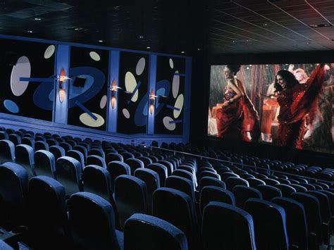 The 14 Best Movie Theaters In Chicago