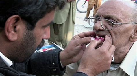 Roaring Trade Of Pakistans Street Dentists Bbc News