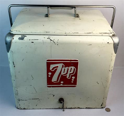 Lot Vintage C 1950 Progress Refrigerator Co 7up Travel Cooler With