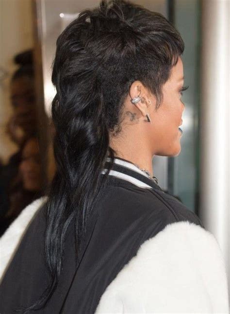 50 Best Rihanna Hairstyles Estilos De Pelo Rizado Estilos De Cabello