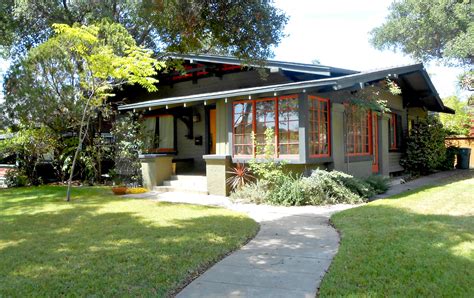 I started looking for a complete house restoration project. The Craftsman Bungalow House - My Life Banquet