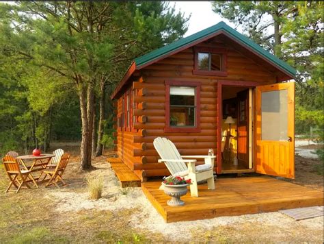 10 Tiny Log Houses You Can Rent