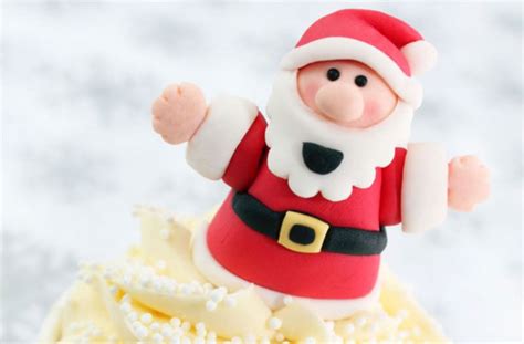 Cake decorating techniques cake decorating tutorials cookie decorating fondant toppers fondant cakes cupcake cakes fondant bow 3d cakes black fondant. Fondant Christmas cake decorations