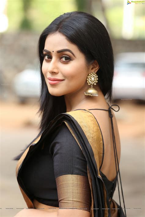 Poorna High Definition Image Tollywood Actress Wallpapers