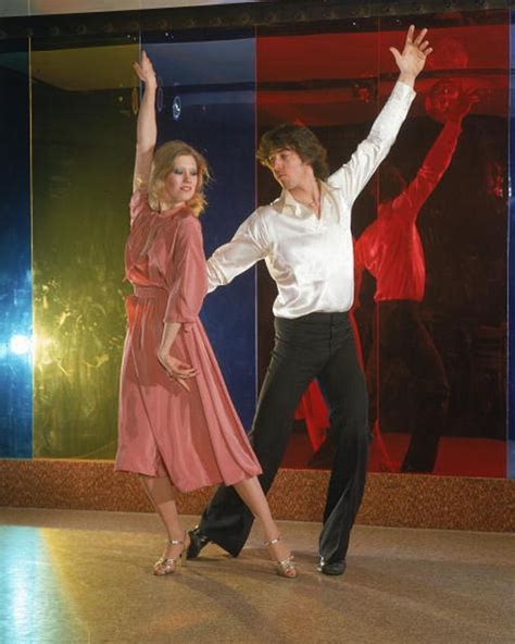 5 Iconic Dance Moves Of The 1970s Disco Dance Disco Fashion 70s