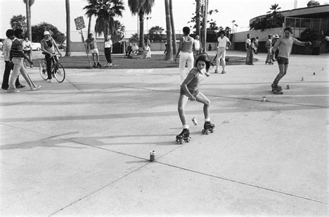 23 amazing black and white photographs capture scenes from venice beach in the 1970s and 80s