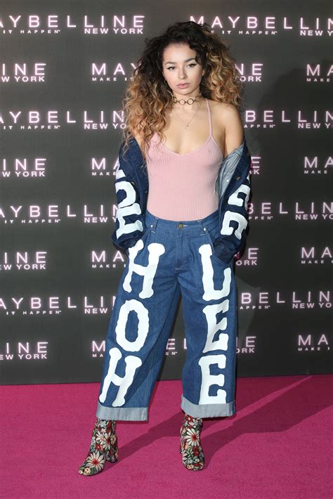 Ella Eyre Braless Photos The Fappening Leaked Photos