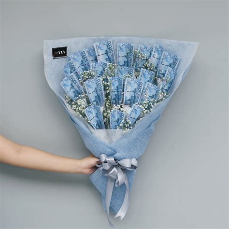 For Love Or Money Banknote Bouquet Gets Mixed Reactions Lifestyle