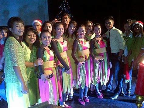 Salah satu bagian yang tidak kalah penting adalah pakaian natal. 25+ Inspirasi Keren Baju Penari Tamborin Gereja Untuk ...
