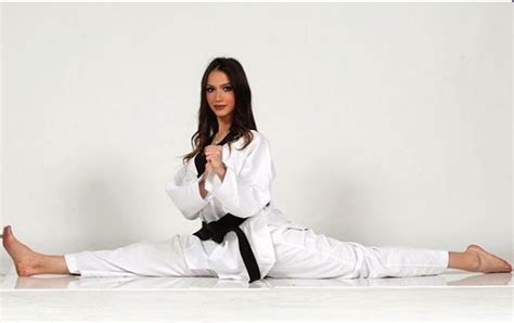 Épinglé sur martial arts women