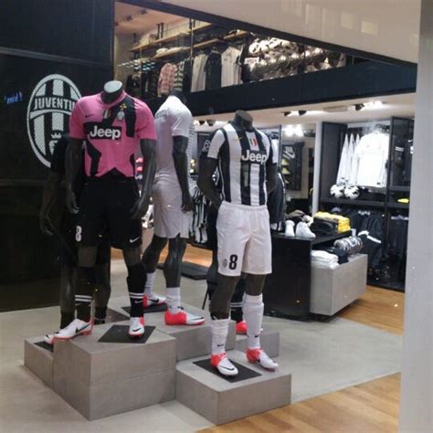 Juventus Store (Now Closed) - Sporting Goods Shop in Milano