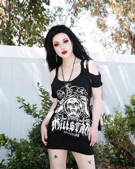pin by ¡dark gothic macabre on góticas gothic fashion women hot goth girls cute casual