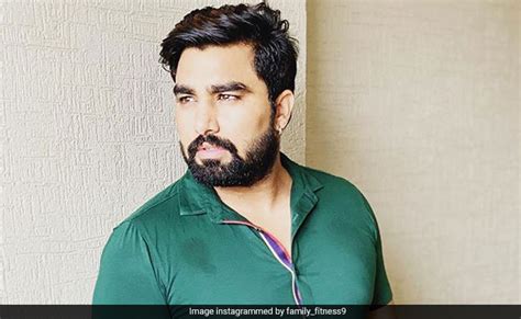 Tiktok Star Armaan Malik Climbs Delhi Hotel To Commit Suicide Rescued