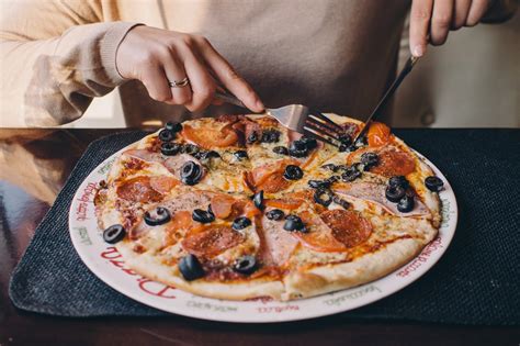 How Do Italians Eat Pizza Captions Blog