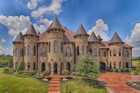 10 Homes That Look Like They Belong In A Fairy Tale Mansions