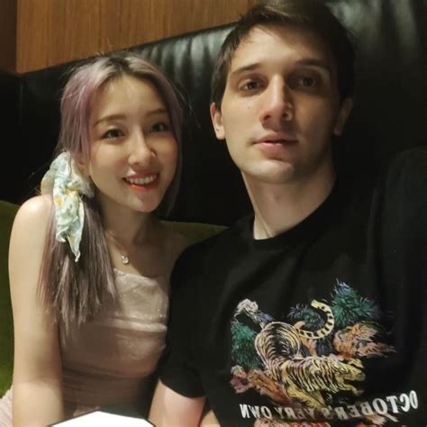 Dota 2 Pro Gamer Arteezy And His Girlfriend Dove Theres A Good