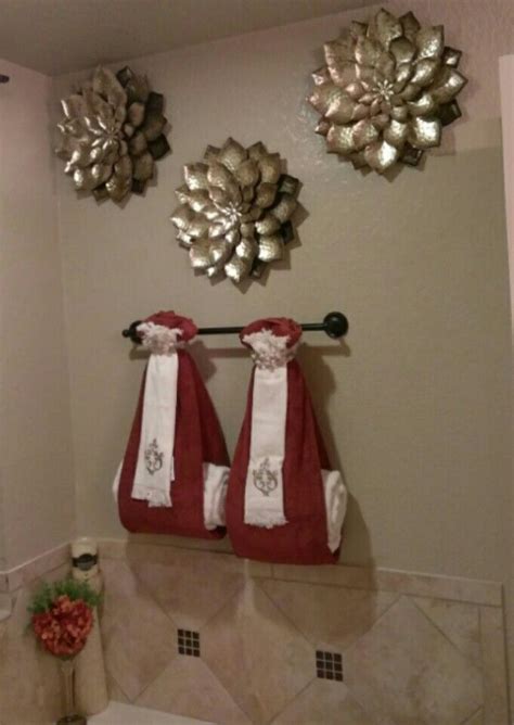 Towel origami that can be placed as a bed decoration like on cruise ships, and so. #DIYbathroomtowelideas | Bathroom towel decor, Christmas ...