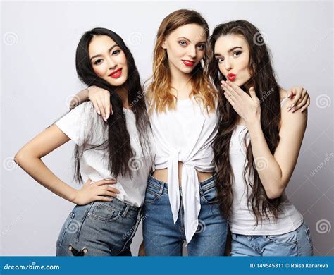 Lifestyle Fashion And People Concept Group Of Three Girls Friends