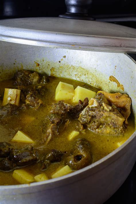 Jamaican Curry Goat Caribbean Curried Goat Recipe Yummy Medley