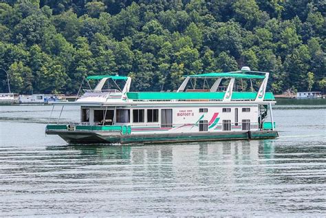 We offer the best in rental houseboats. 84-foot Bigfoot II Houseboat