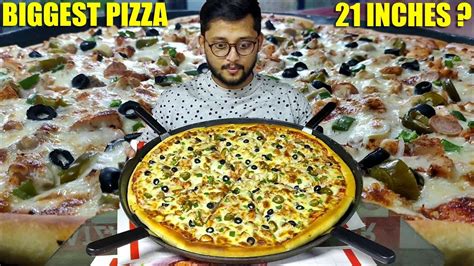 Biggest Pizza In Pakistan Pizza Challenge Karachi Youtube