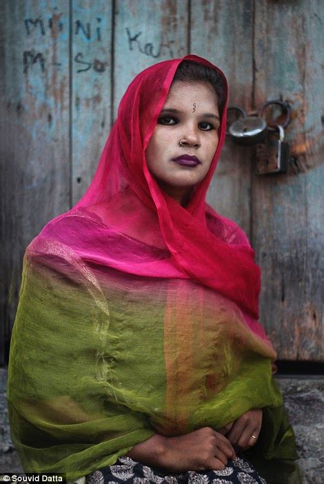 Born Into Brothels Behind The Scenes Of Calcutta S Notorious Red Light District Where Thousands