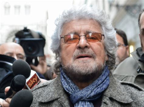 Beppe grillo negli anni '90. Beppe Grillo fuori dal simbolo del Movimento 5 Stelle ...