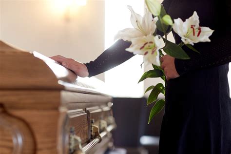 What Everyone Should Know About Proper Funeral Etiquette The Insidexpress