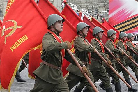 Soldados Rusos Con Uniformes De La Ii Guerra Mundial Internacional