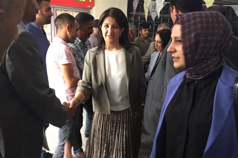 Evlendikten sonra savaş buldan'ın işleri sebebiyle i̇stanbul'a taşındılar. Pervin Buldan: 23 Haziran'da İstanbul'da AKP'ye bir kez ...