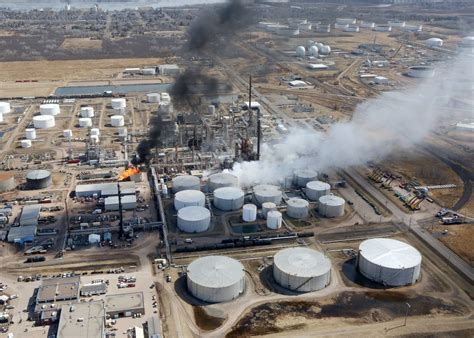 Explosion Rocks Wisconsin Refinery At Least 11 Hurt