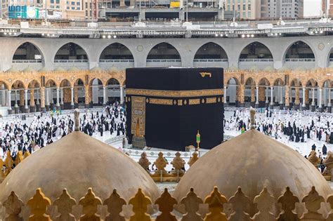 Rare Images Of Prophet Ibrahims Shrine Stone And Footprints In Makkah