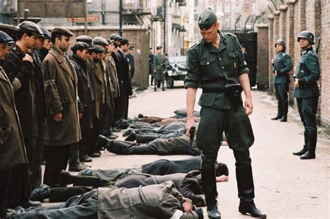 Staremo insieme circa un'ora con musica e immagini. Giornata della Memoria: tracce e temi su Shoah e Olocausto