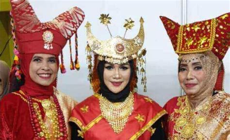 34 Gambar Pakaian Adat Indonesia Beserta Asalnya - BROONET