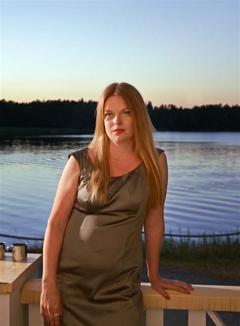 Picture Of Elina Knihtil