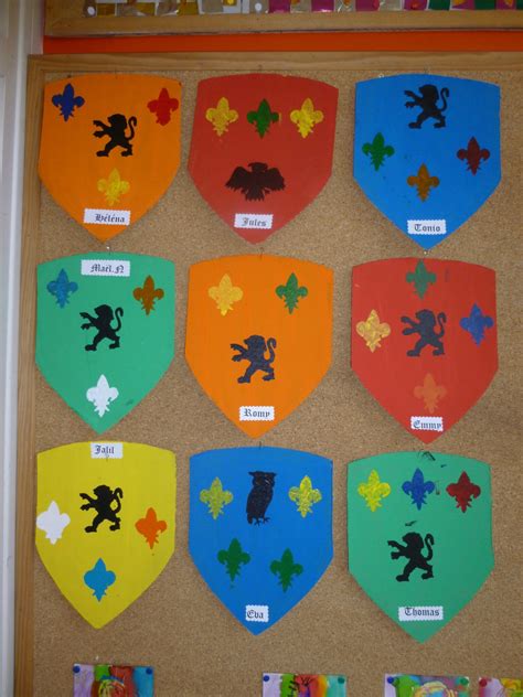 Maybe you would like to learn more about one of these? Des blasons ... - ☺Arts visuels en maternelle☺
