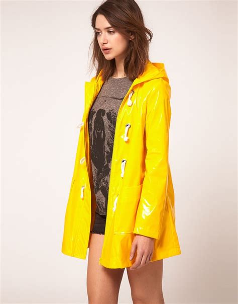 Bright Yellow Rain Jacket Off Clothes Stile Di Moda