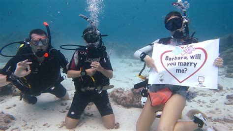 romantic underwater proposal for scuba divers at komandoo maldives