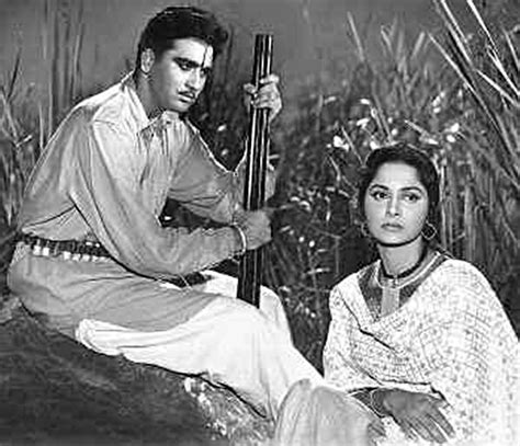 Sunil Dutt And Waheeda Rehman Vintage Bollywood Bollywood Pictures Sunil Dutt