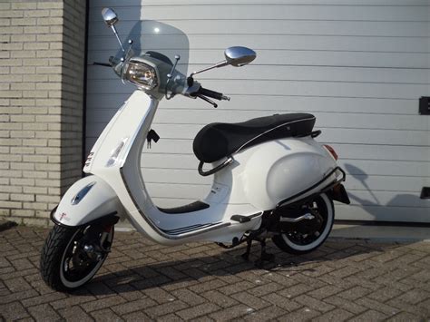 The white vespa found here come with distinct ranges and takes 3. Vespa Sprint White Special aanbieding Den Haag Zoetermeer ...