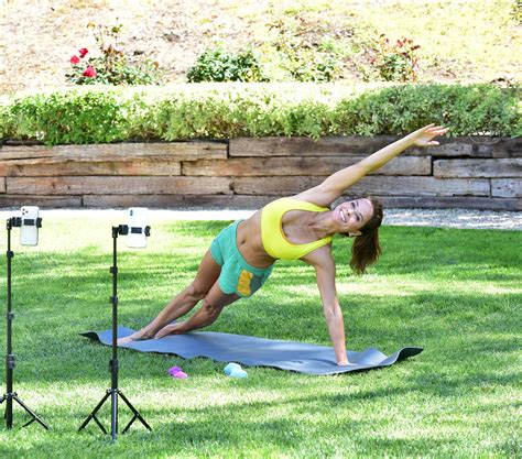 Brooke Burke Toned Body In Sexy Yoga Session In Malibu Hot Celebs Home
